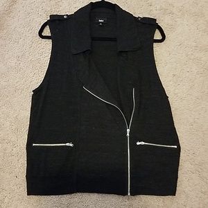 Side zip vest with pockets!